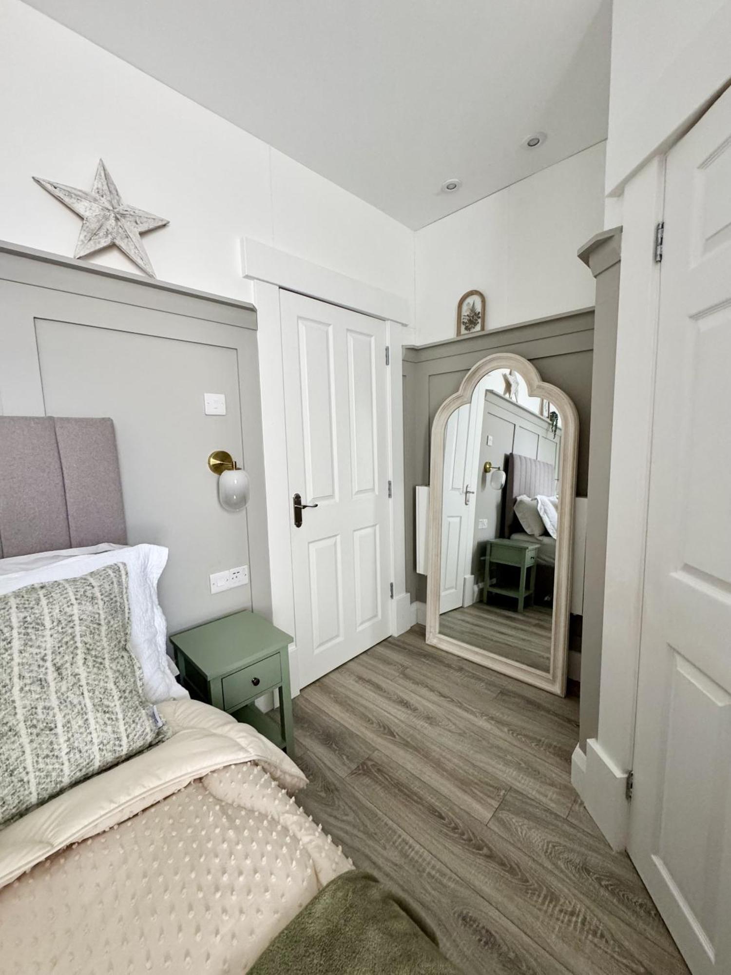 No 6 Lansdowne Apartment พอร์ตรัช ห้อง รูปภาพ